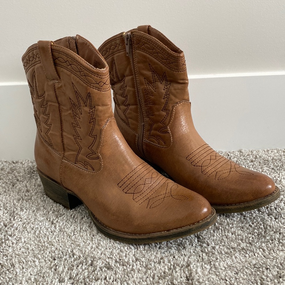 Women’s Cowboy boots size 9